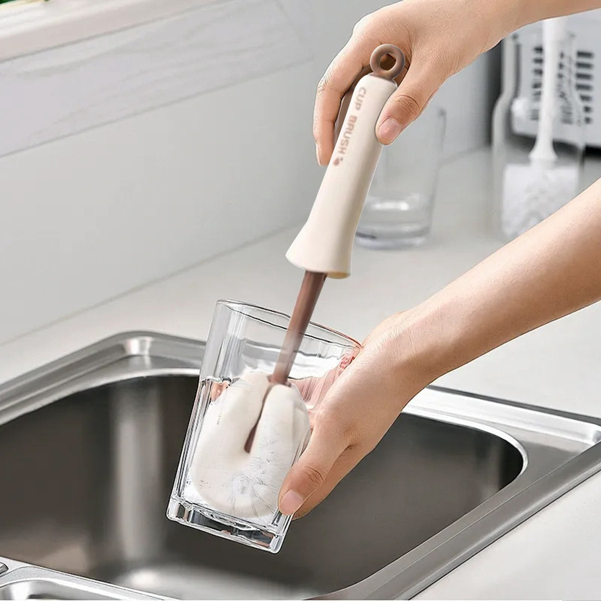 Two-in-One Cup Brush with Squeeze Sponge and Detail Tip, 30 cm Long Handle - Image 5